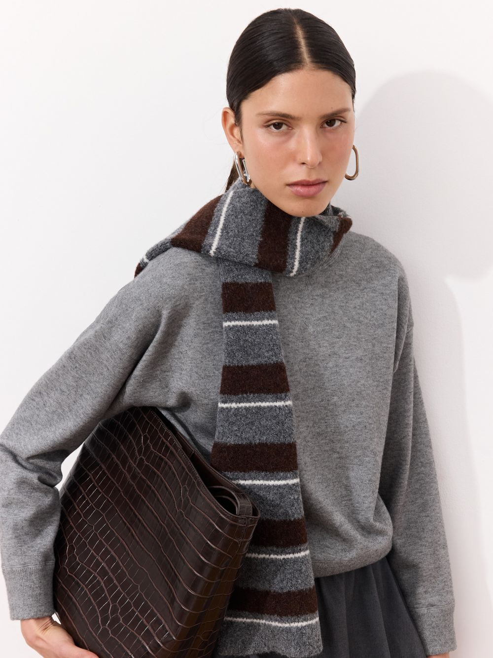 סווטשירט סריג חלק בסיומת ריב