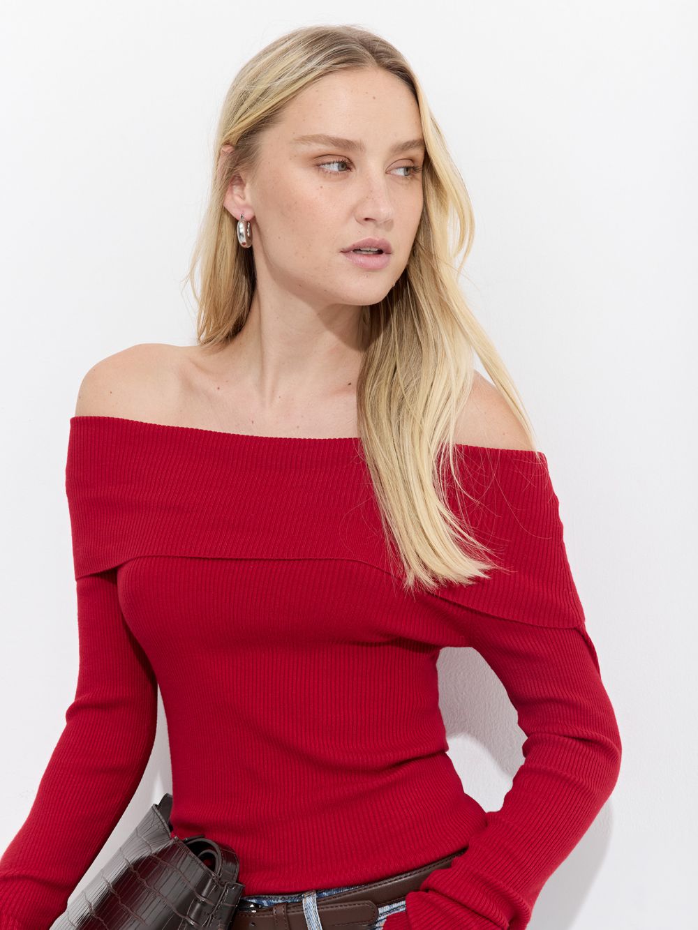 סריג דק כתפיים חשופות