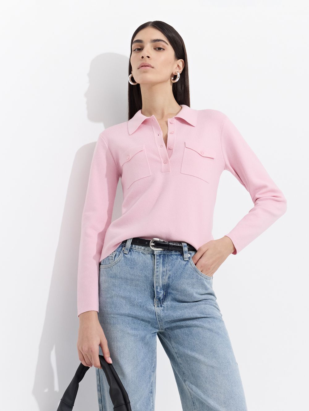 סריג צמוד עם צווארון פולו וכיסים