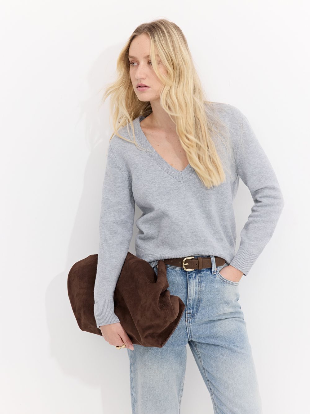 סריג חלק עם מחשוף V