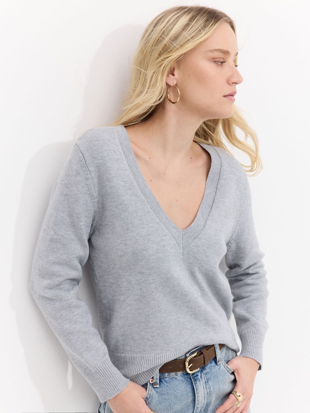 סריג חלק עם מחשוף V