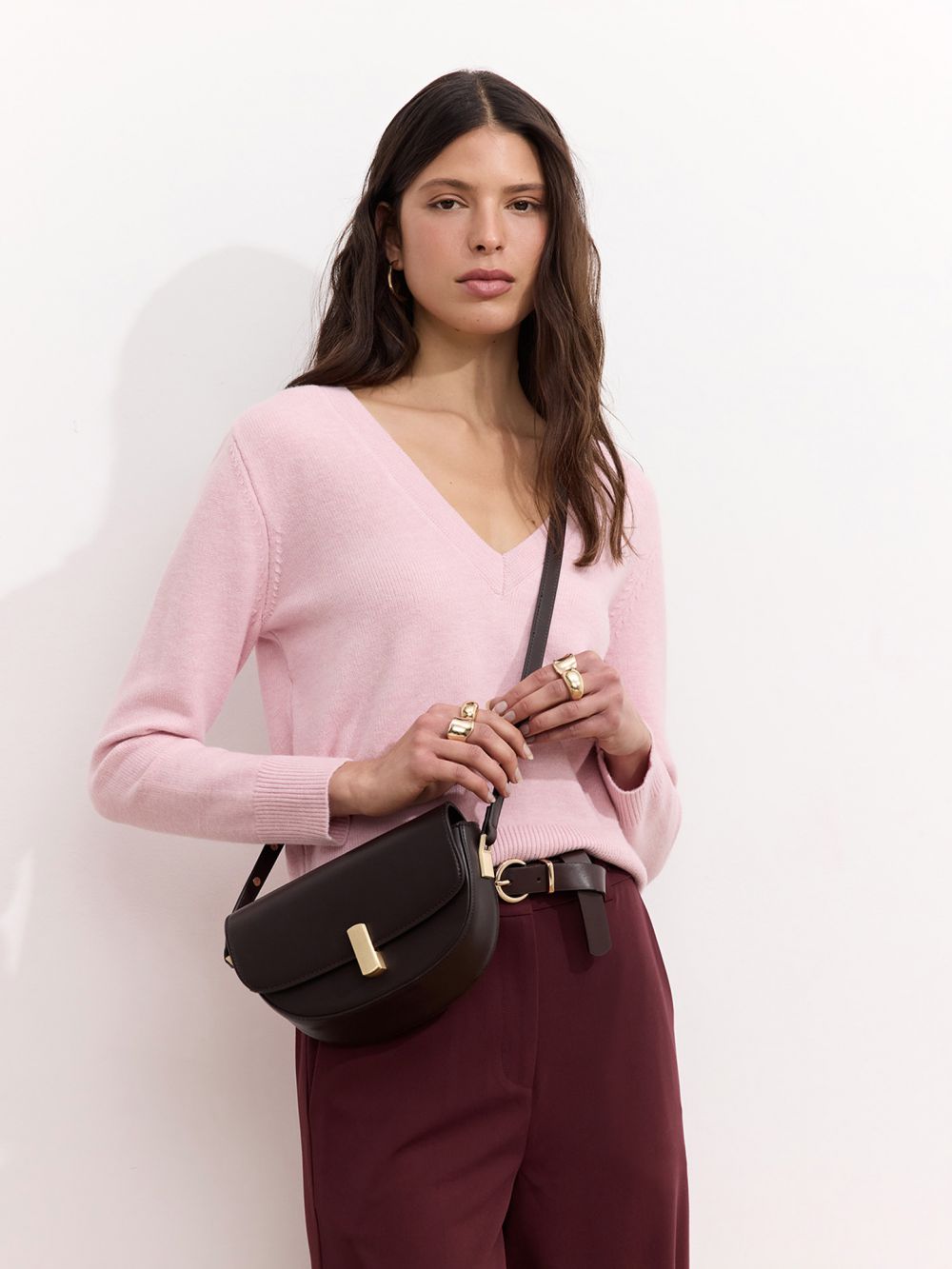 סריג חלק עם מחשוף V