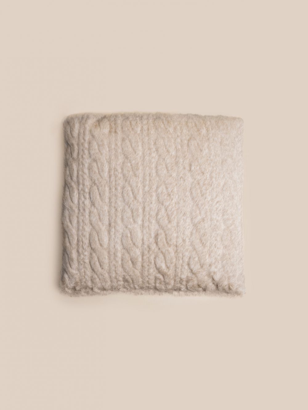 כרית דמוי פרווה צמות 45X45CM