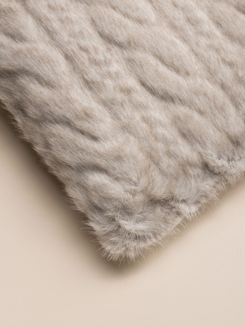 כרית דמוי פרווה צמות 45X45CM