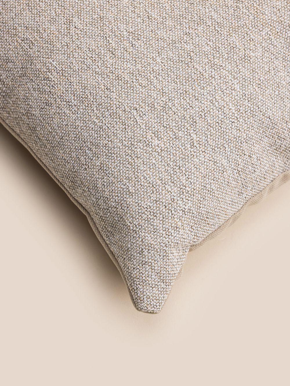 כרית גקארד 45X45CM נגה