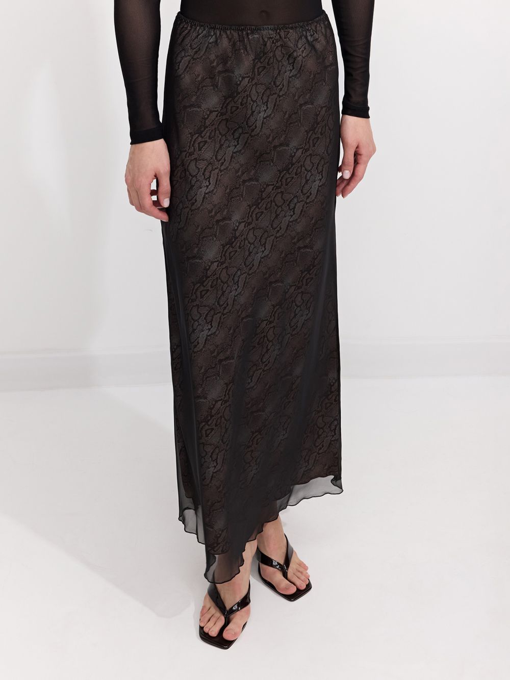 חצאית מידי עם סיומת אסימטרית