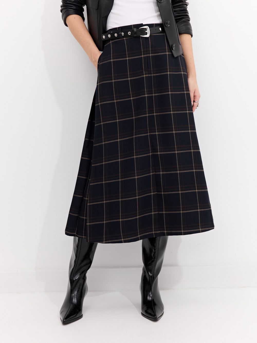 חצאית מידי משובצת עם חגורה