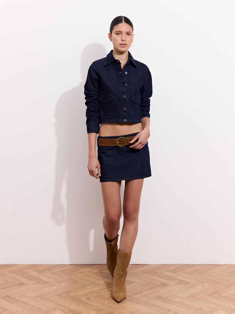 חצאית מיקרו מיני מבד ג׳ינס עם חגורה