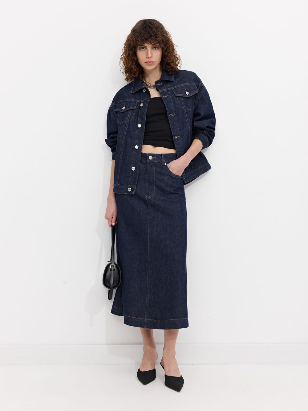 חצאית ג׳ינס באורך מידי בגזרת A