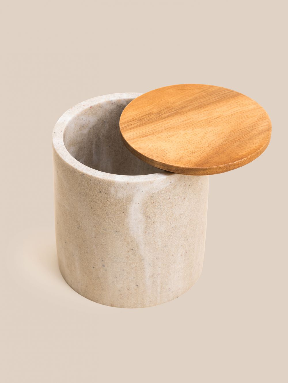 צנצנת במראה אבן