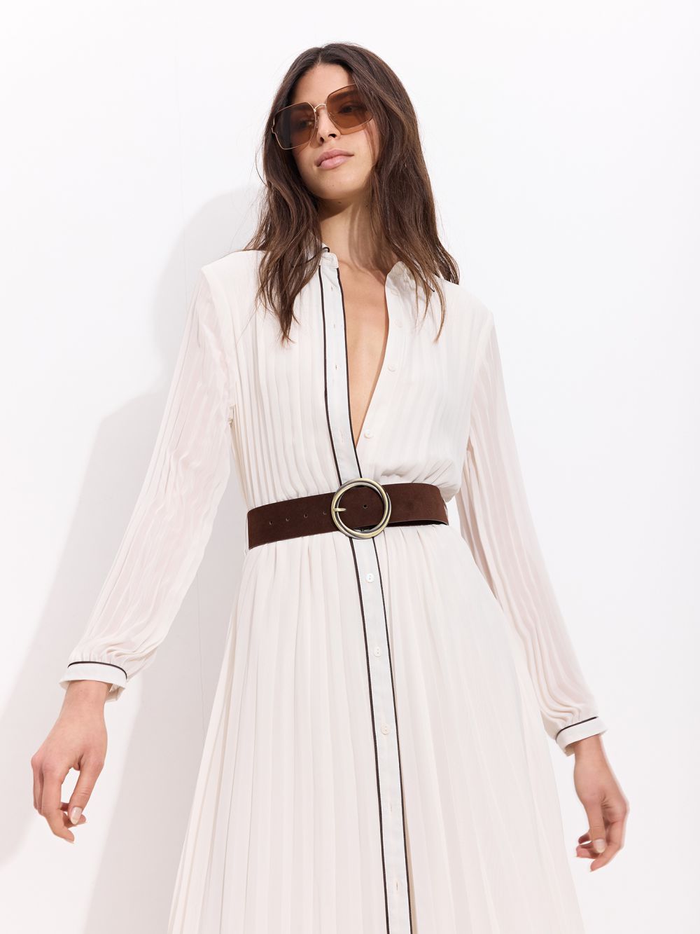 שמלת פליסה ארוכה עם חגורה