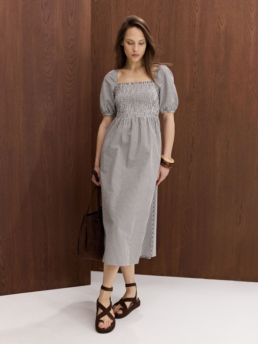 שמלת כיווצים עם שרוולים