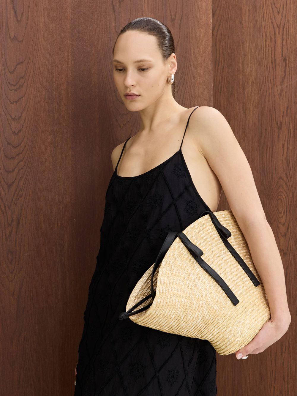 שמלת מקסי בגזרה ישרה בעיטור רקמות