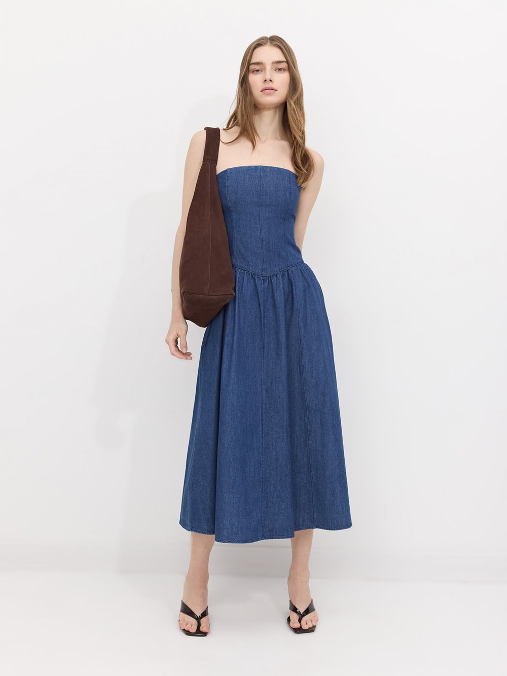 שמלת סטרפלס באורך מידי מבד ג׳ינס