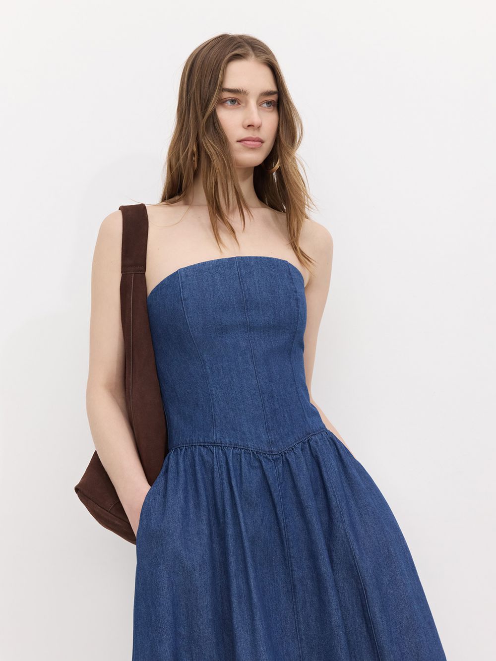 שמלת סטרפלס באורך מידי מבד ג׳ינס