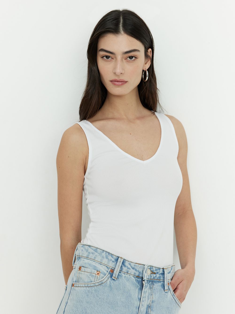 גופיית ריב מפתח וי