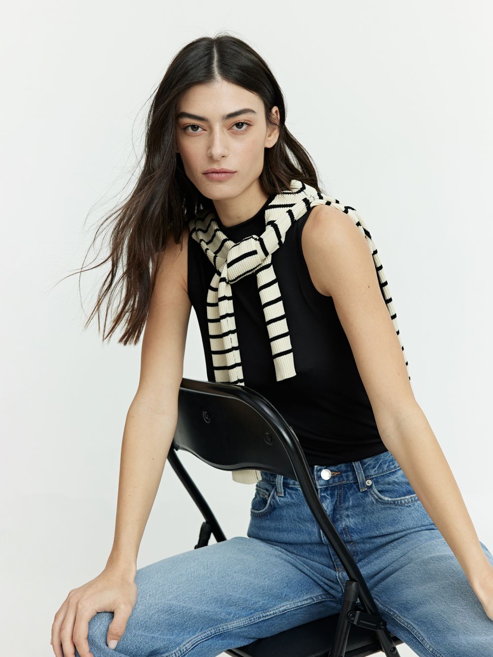 גופיית צווארון גולף נמוך