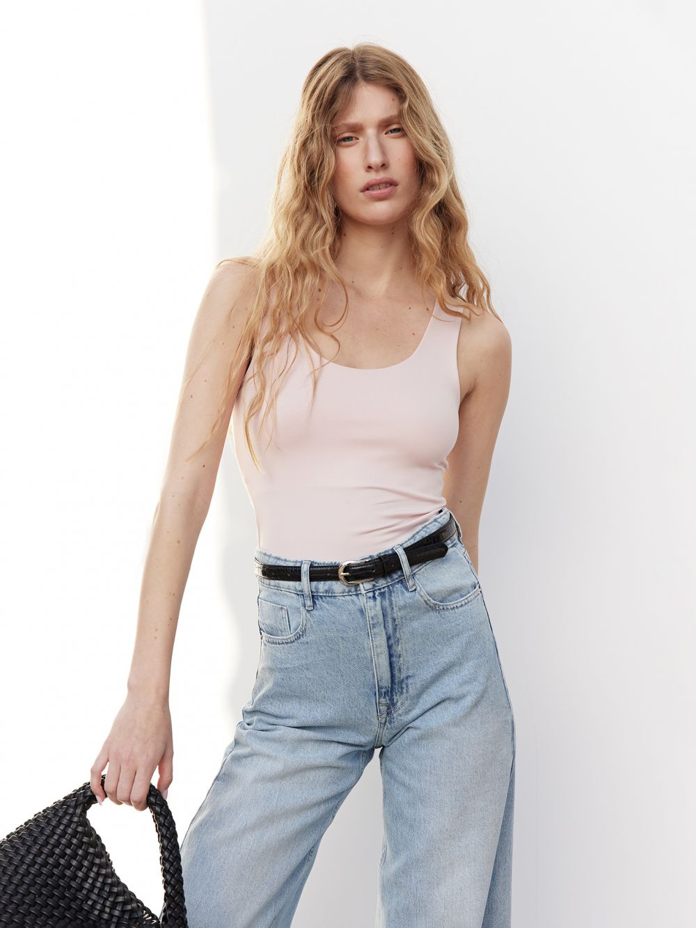 גופיה עם מפתח מרובע