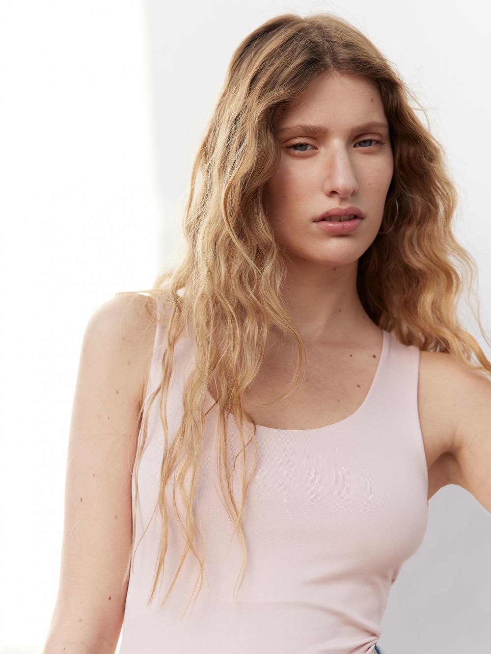 גופיה עם מפתח מרובע