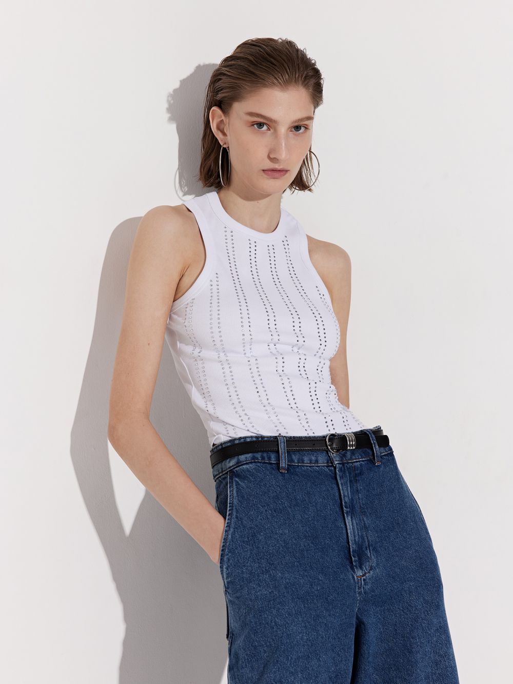 גופיית ריב מעוטרת אבנים נוצצות