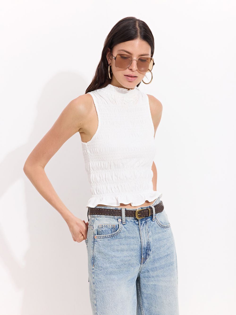 גופיה עם צווארון גבוה