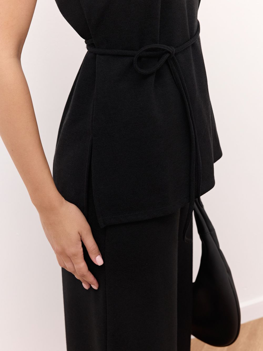 גופייה רחבה עם קשירה