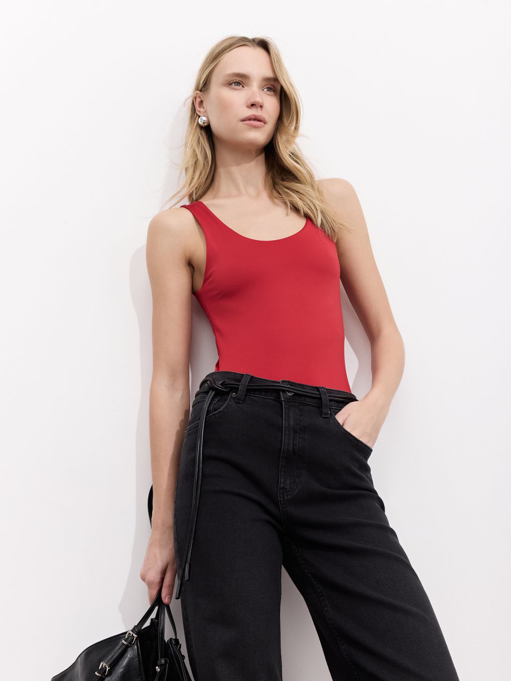 גופייה עם מפתח מרובע