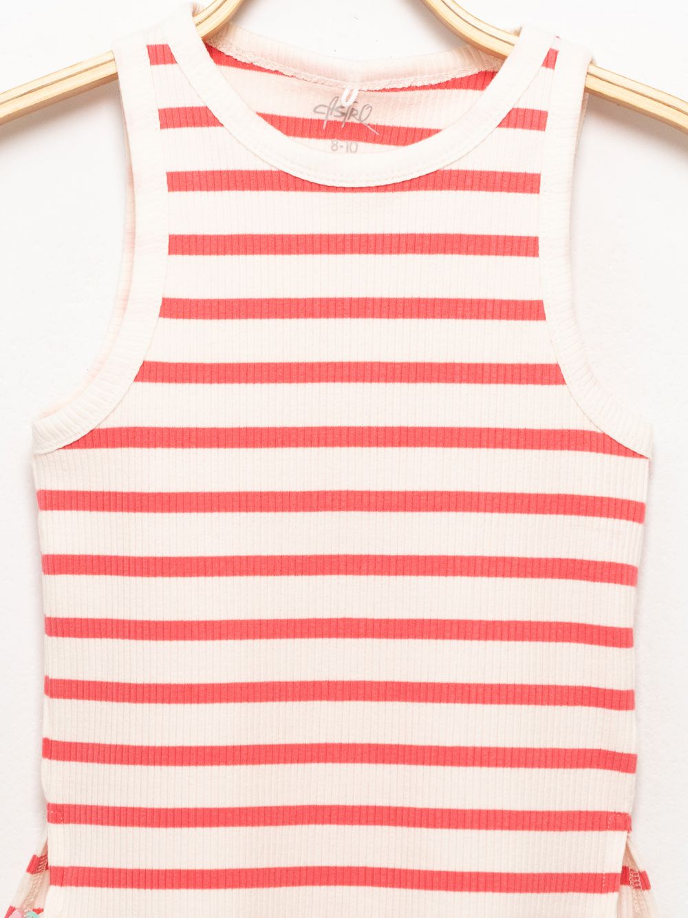 גופיית ריב עם חתכים