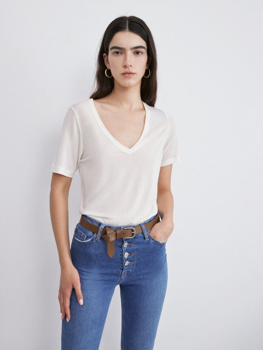 חולצת טי ויסקוזה במפתח וי