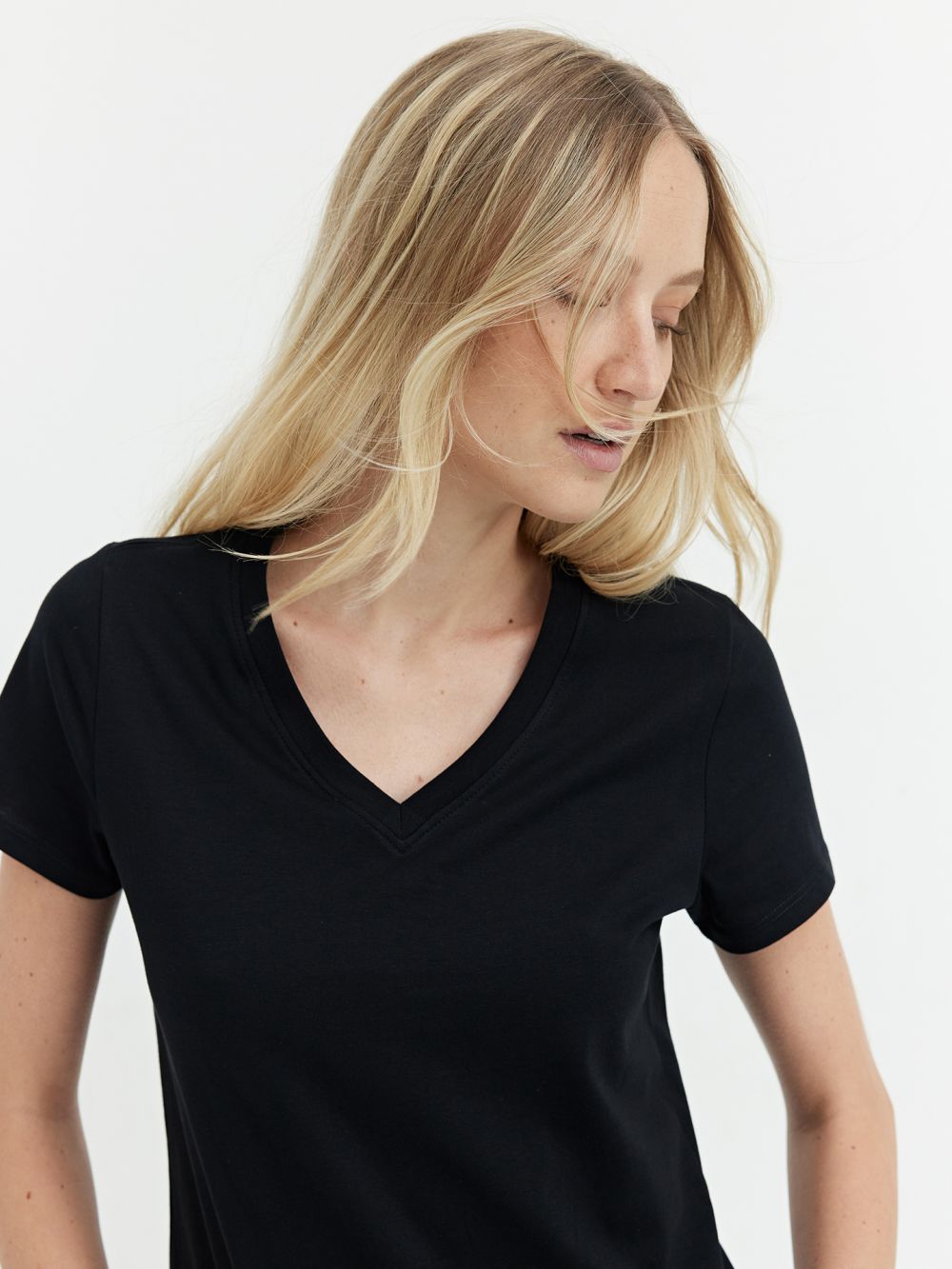 טי-שירט בייסיק מפתח V