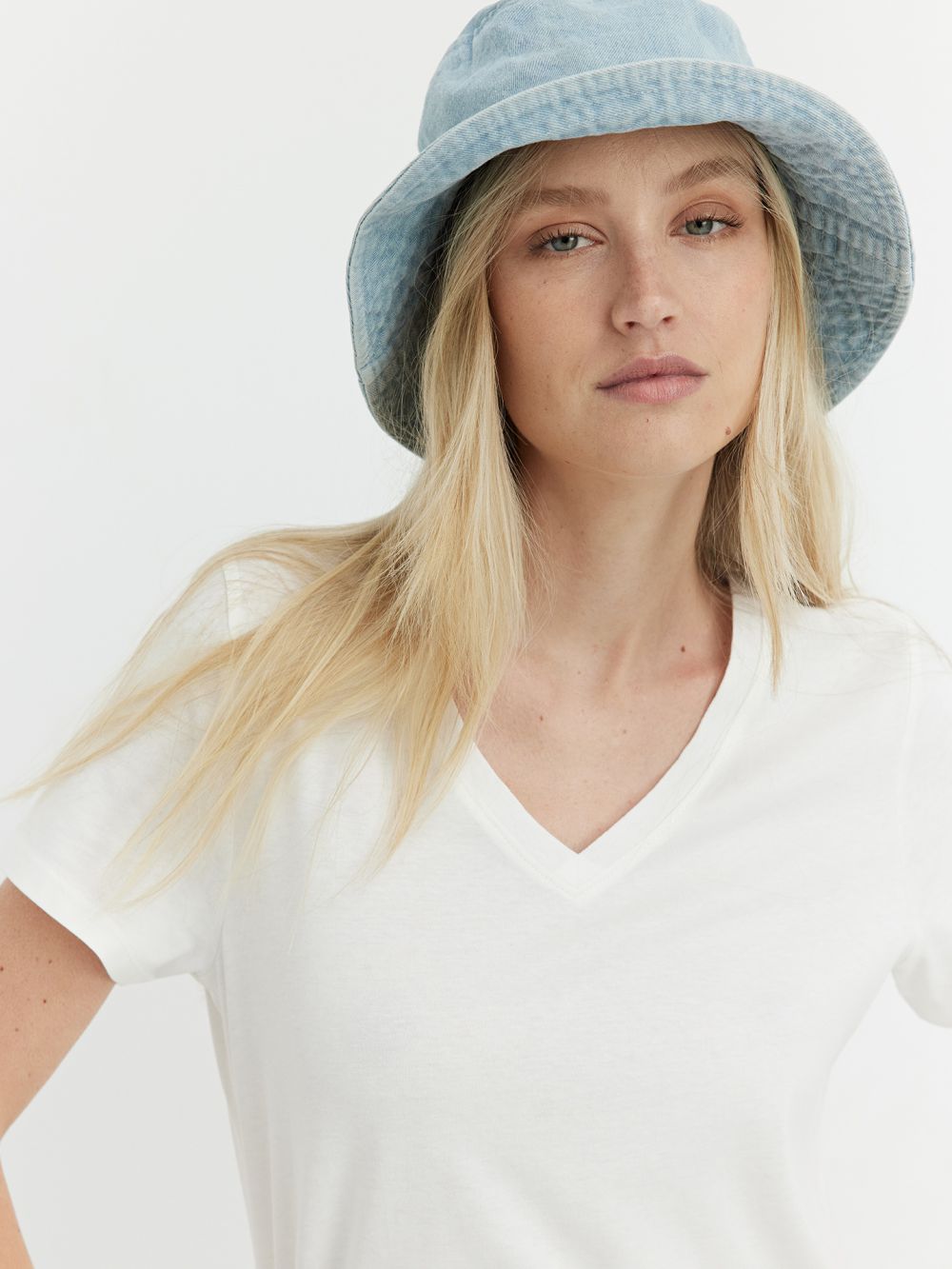 טי-שירט בייסיק מפתח V