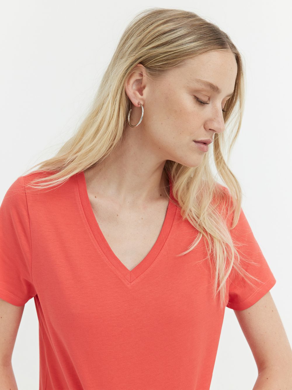 טי-שירט בייסיק מפתח V