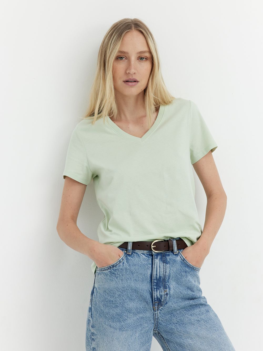 טי-שירט בייסיק מפתח V