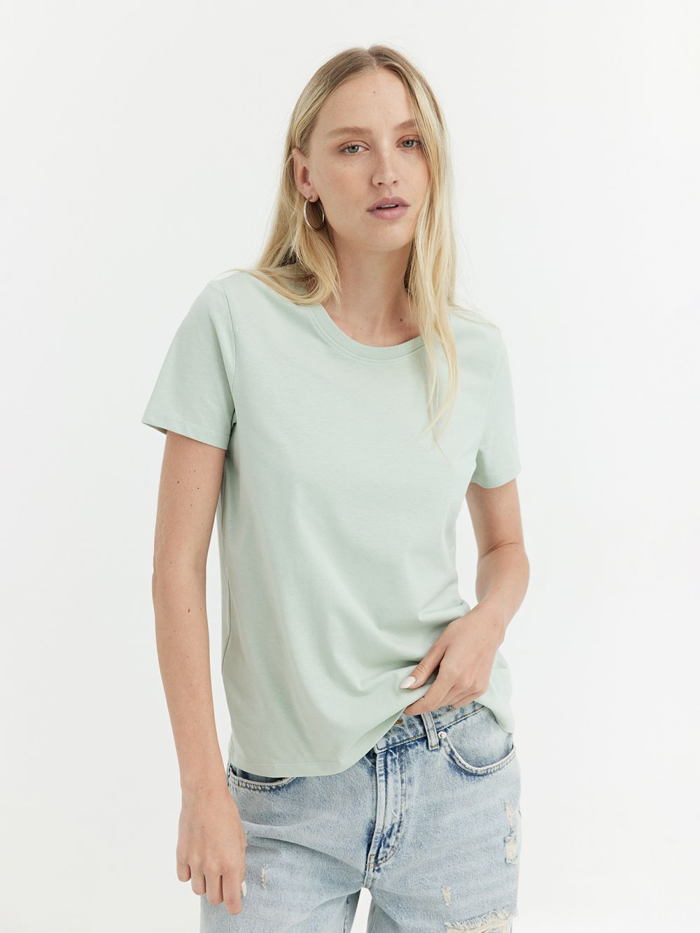 טי-שירט בייסיק מפתח עגול