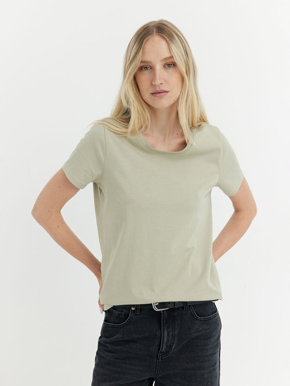 טי-שירט בייסיק מפתח עגול