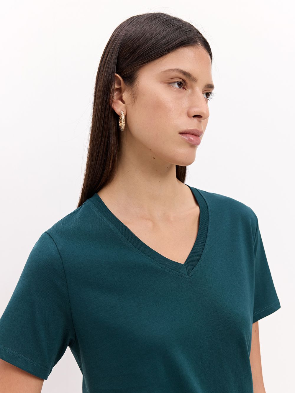 חולצת טי עם צווארון ווי