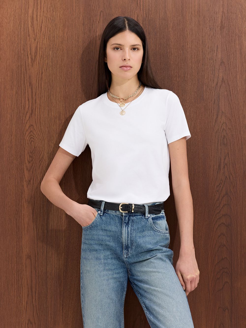 חולצת טי עם צווארון עגול