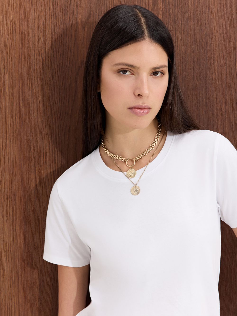 חולצת טי עם צווארון עגול