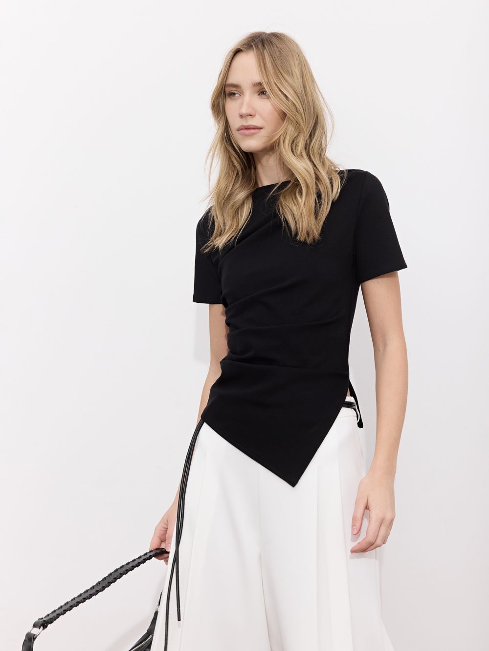 חולצת שרוול קצר עם כיווצים