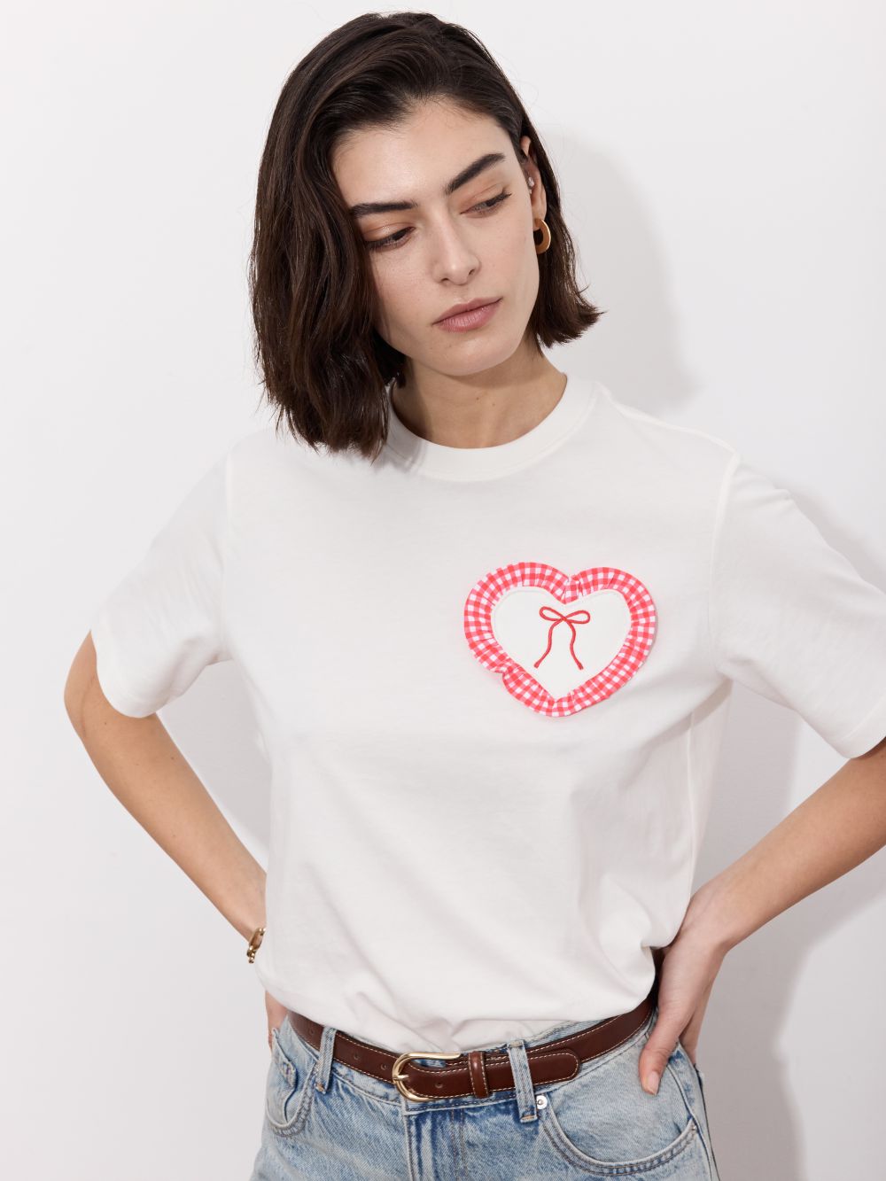 טי שירט עם פאץ’ וריקמה