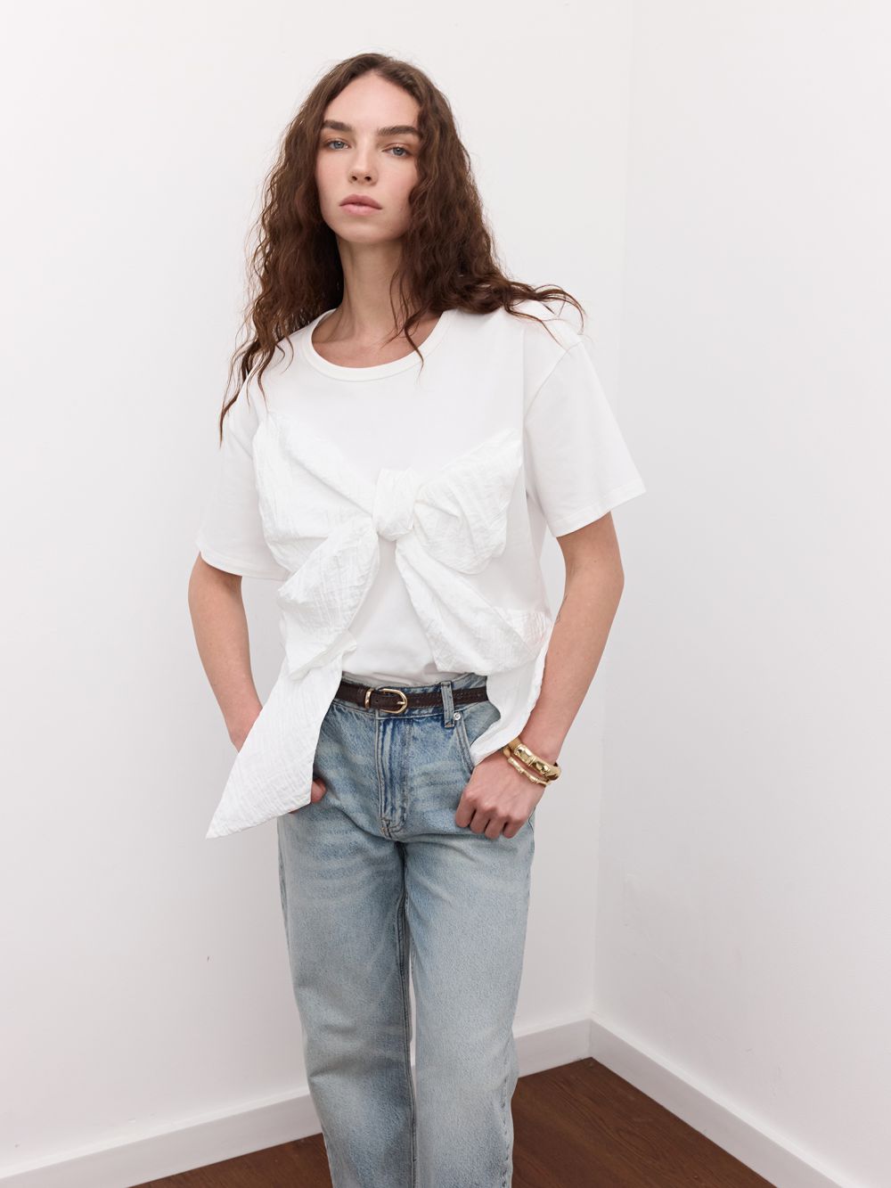 טי שירט אוברסייז עם קישוט סרט