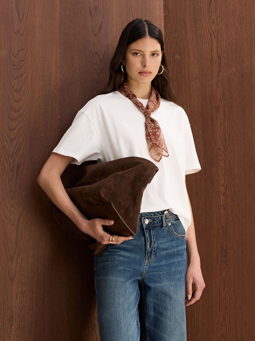 טי שירט בשילוב צעיף