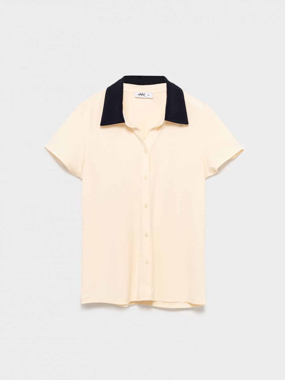 טי שירט מכופתרת