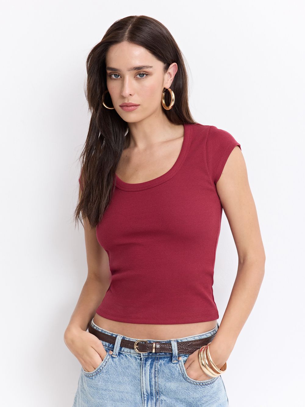 טי שירט ריב מחשוף עגול נמוך