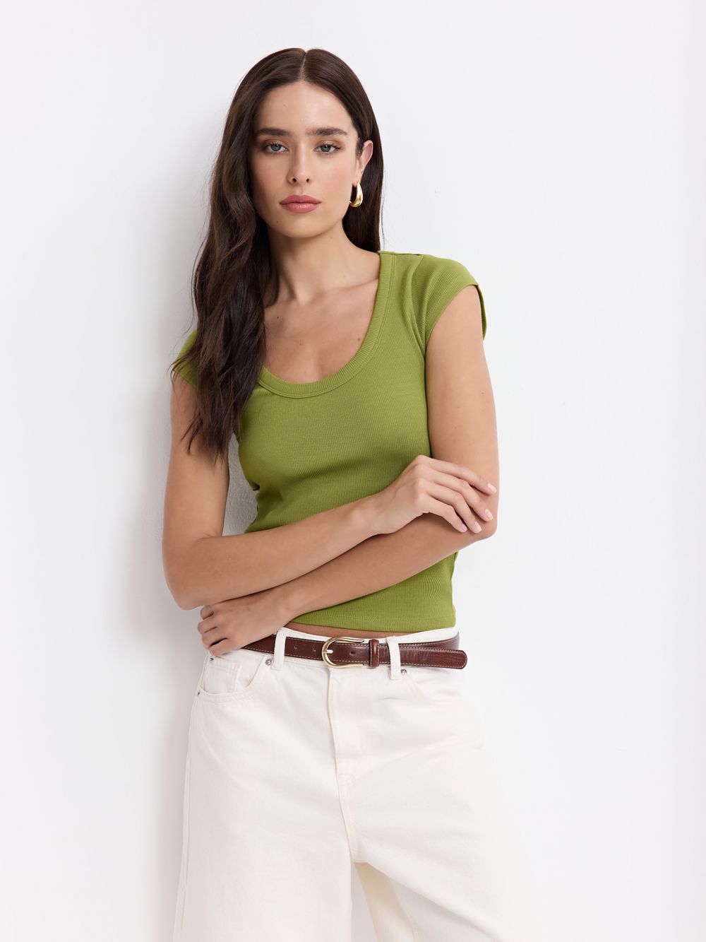 טי שירט ריב מחשוף עגול נמוך