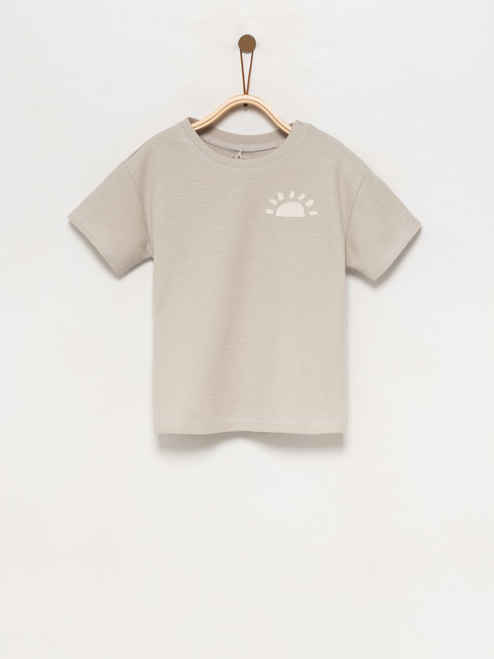 טי-שירט טקסטורה רקומה