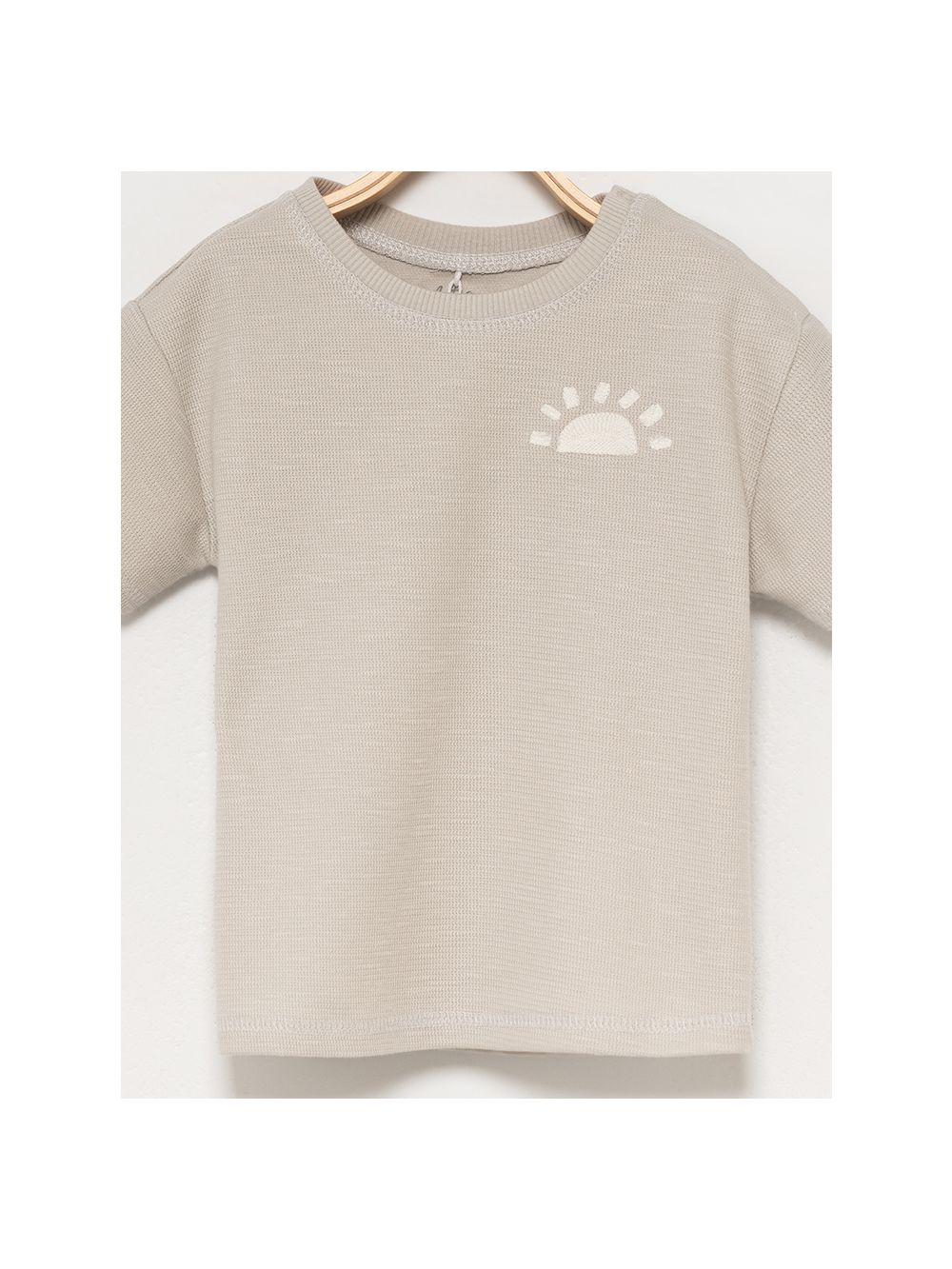 טי-שירט טקסטורה רקומה