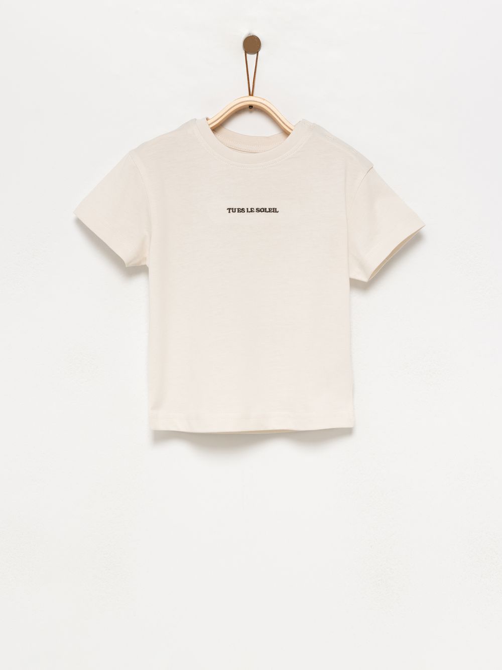 טישרט מודפסת עם רקמה