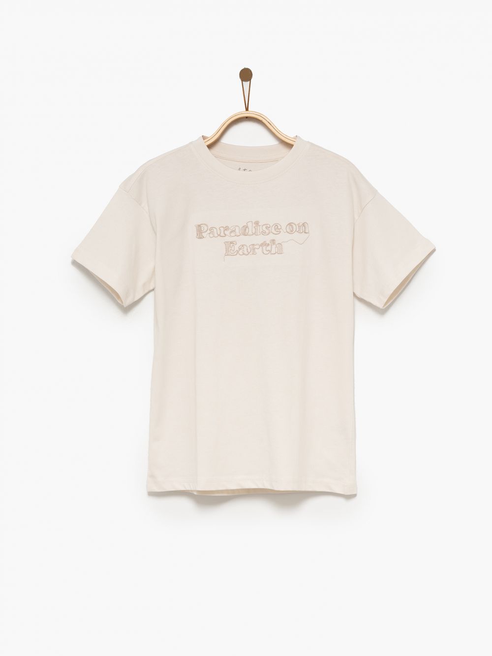 טישרט עם רקמה