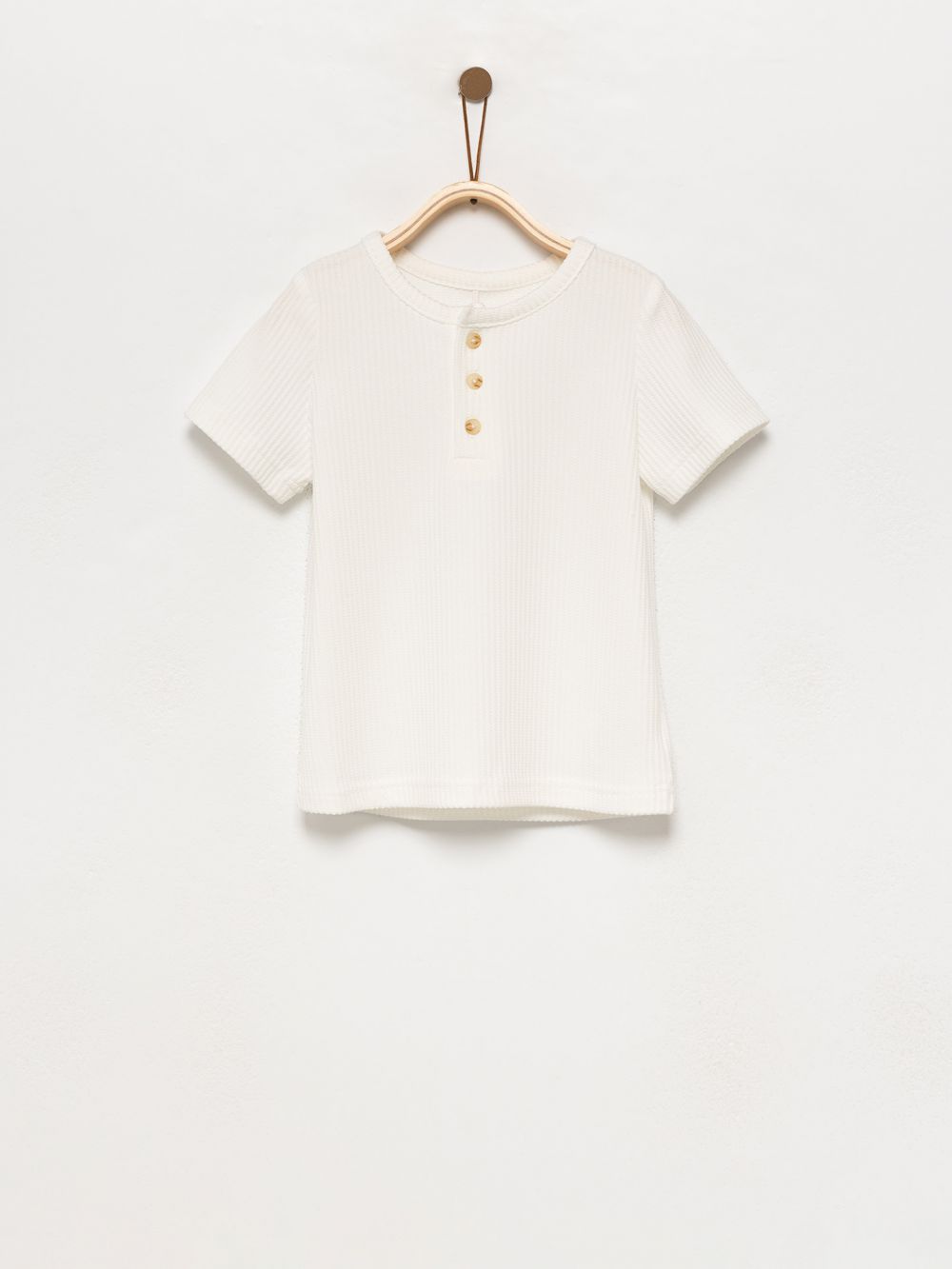 טישרט עם כפתרה